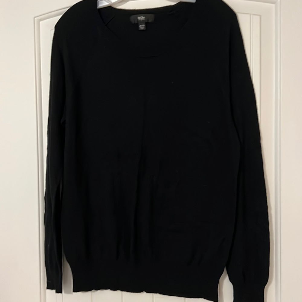 Cute and comfy black sweater